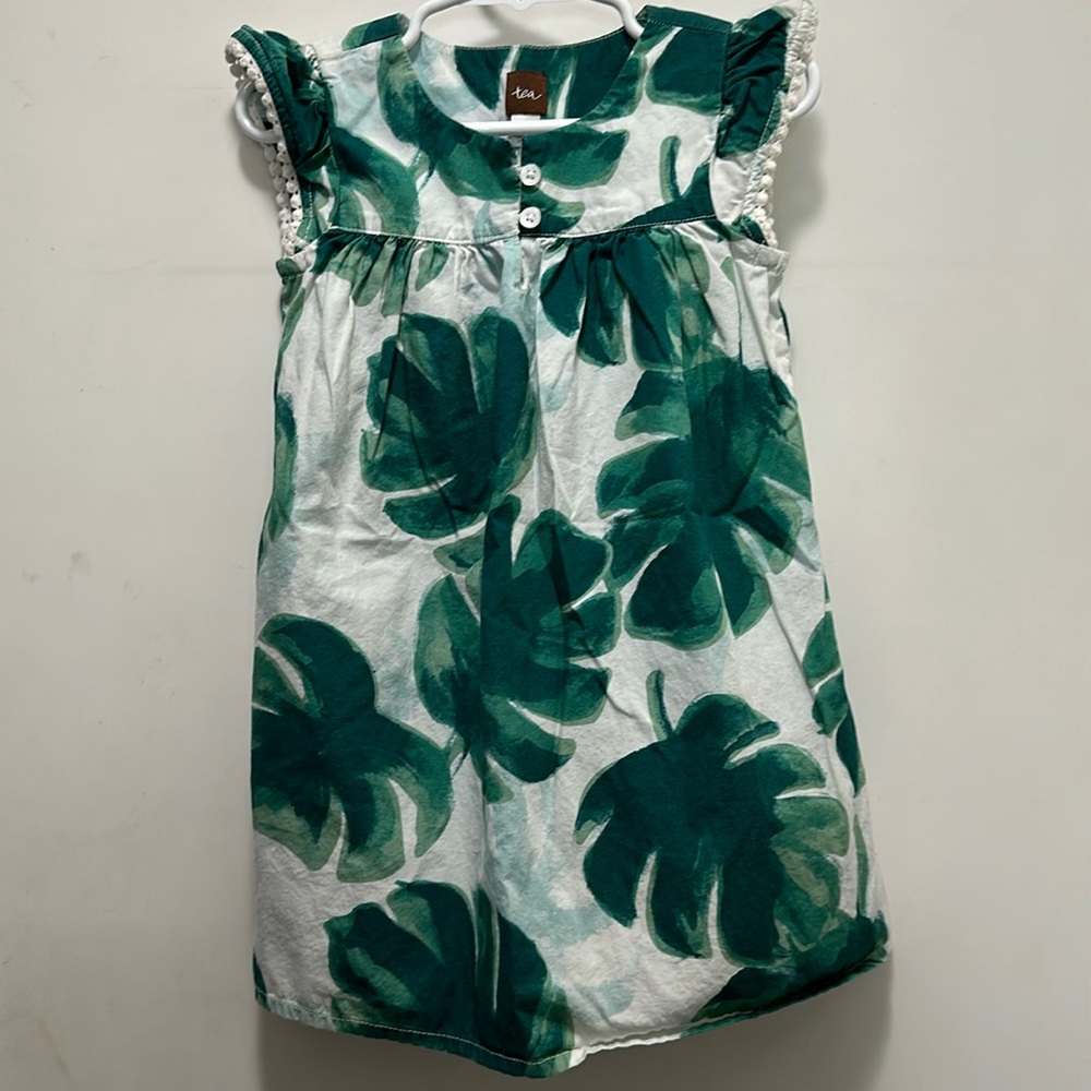 Tea brand dress with big beautiful green leaves size 3